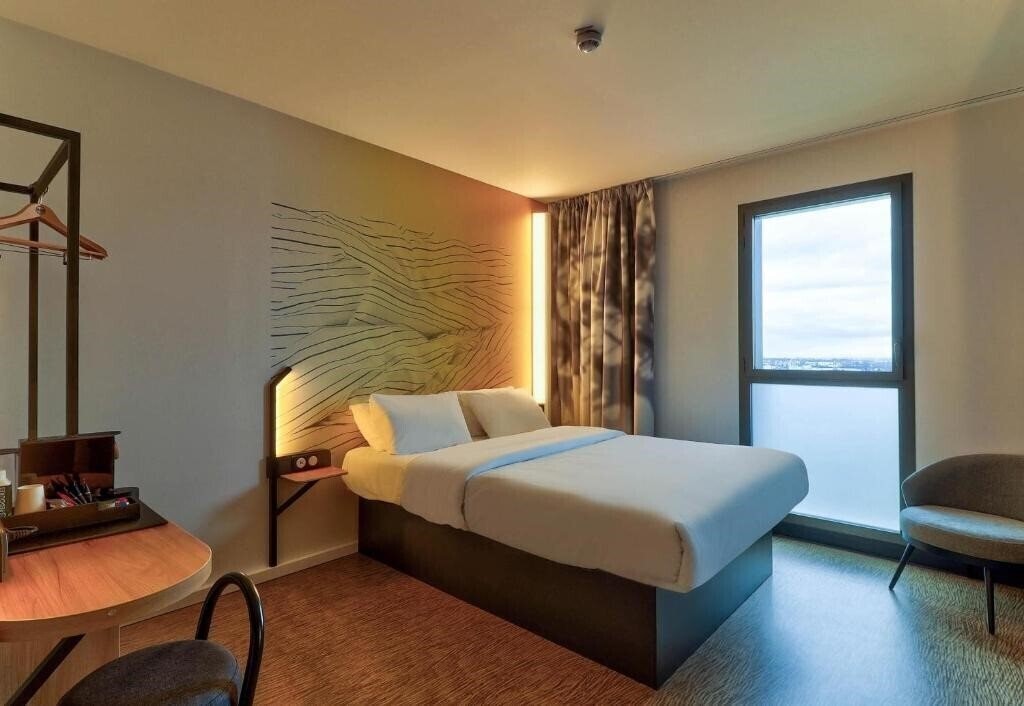 Отель B&B Hotel Dijon Valmy Toison d'Or 3*