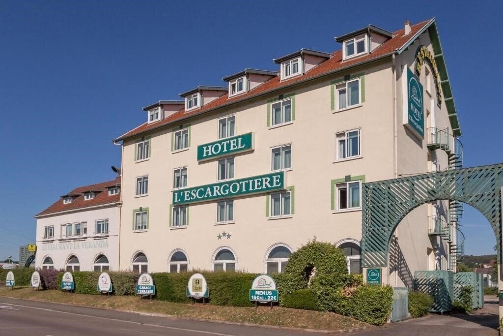 Отель Logis Hotel l'Escargotiere 3*