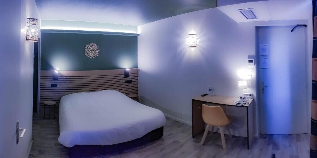 Готель Logis Hotel les Charmilles 3*