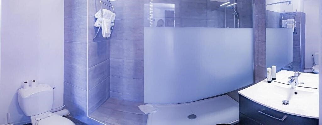 Фотографія Logis Hotel les Charmilles 3*