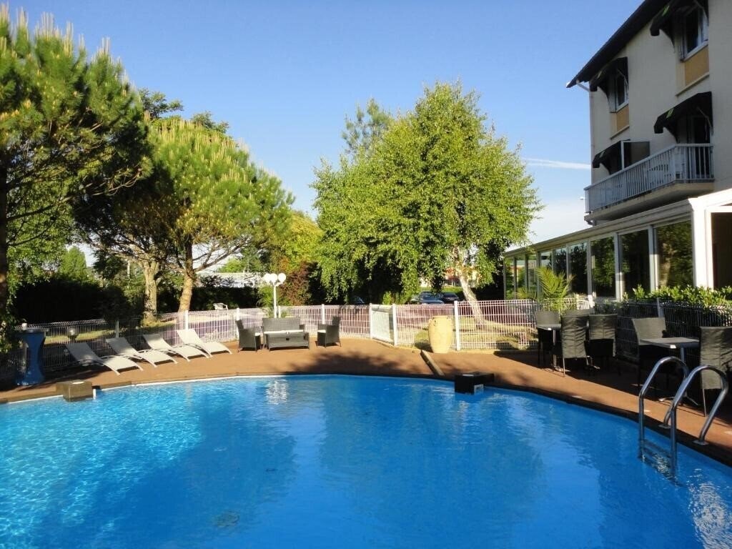 Зображення Logis Hotel les Charmilles 3*