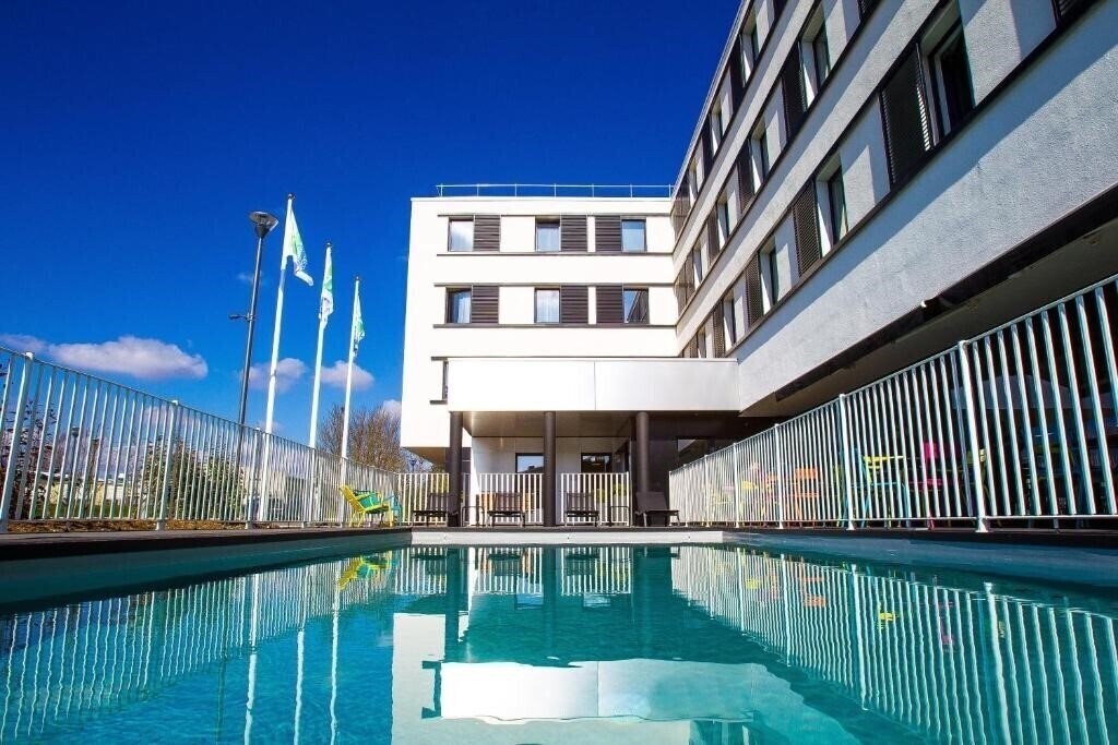 Отель Holiday Inn Express Dijon 3*