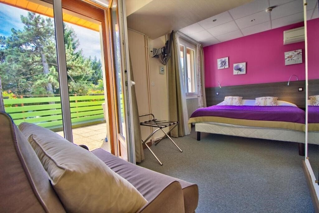 Фото Logis Hotel Chalet du Mont Roland 3*