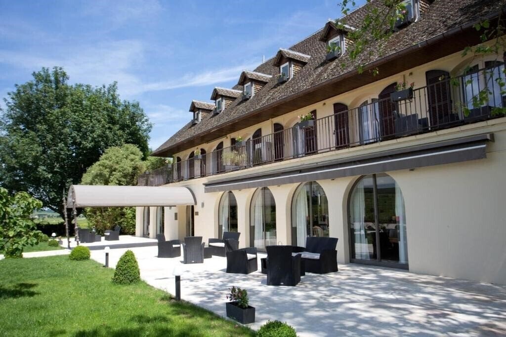 Готель Ermitage de Corton 4*