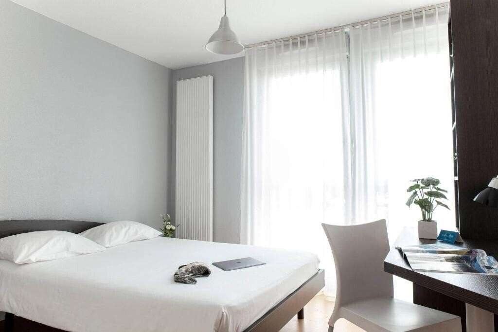 Фото Comfort Aparthotel Besancon Hauts du Chazal 3*