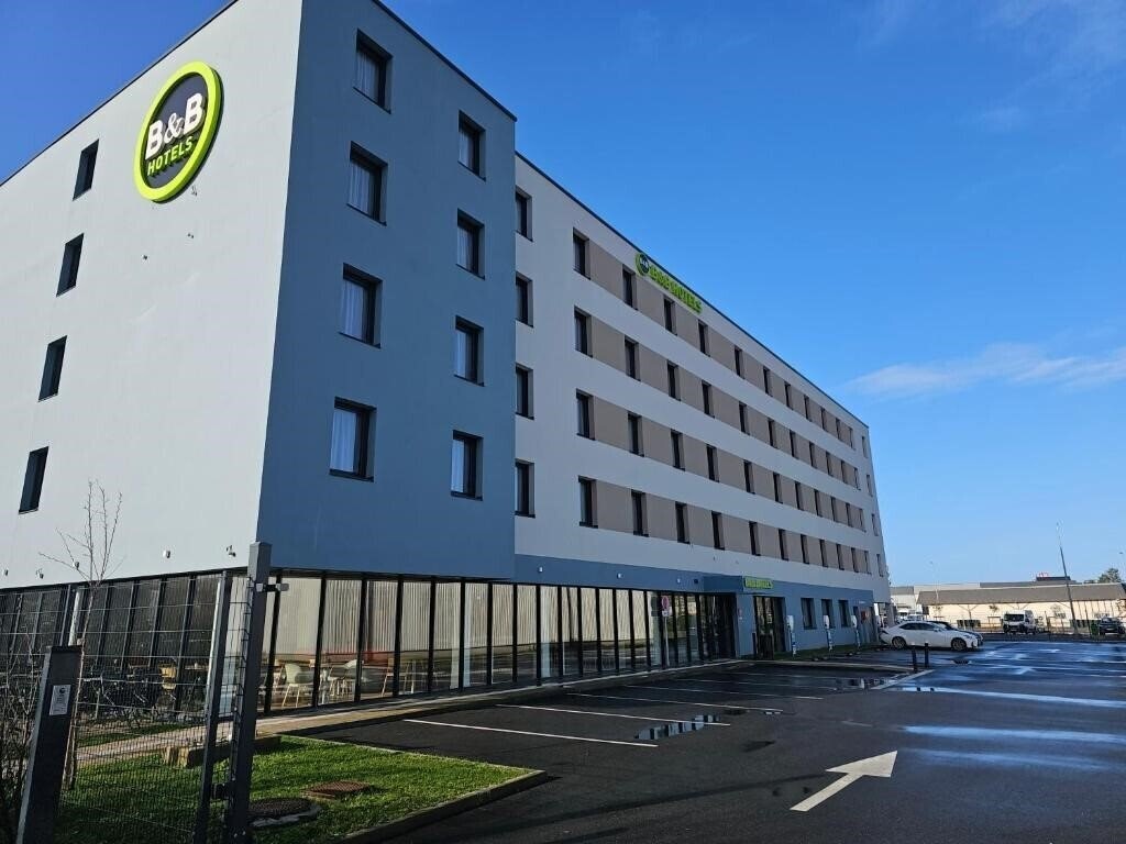 Готель B&B Hotel Deauville Touques 3*