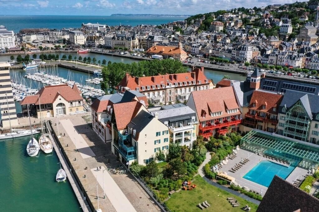 Фото Pierre & Vacances Premium Presqu'lle De La Touques 5*