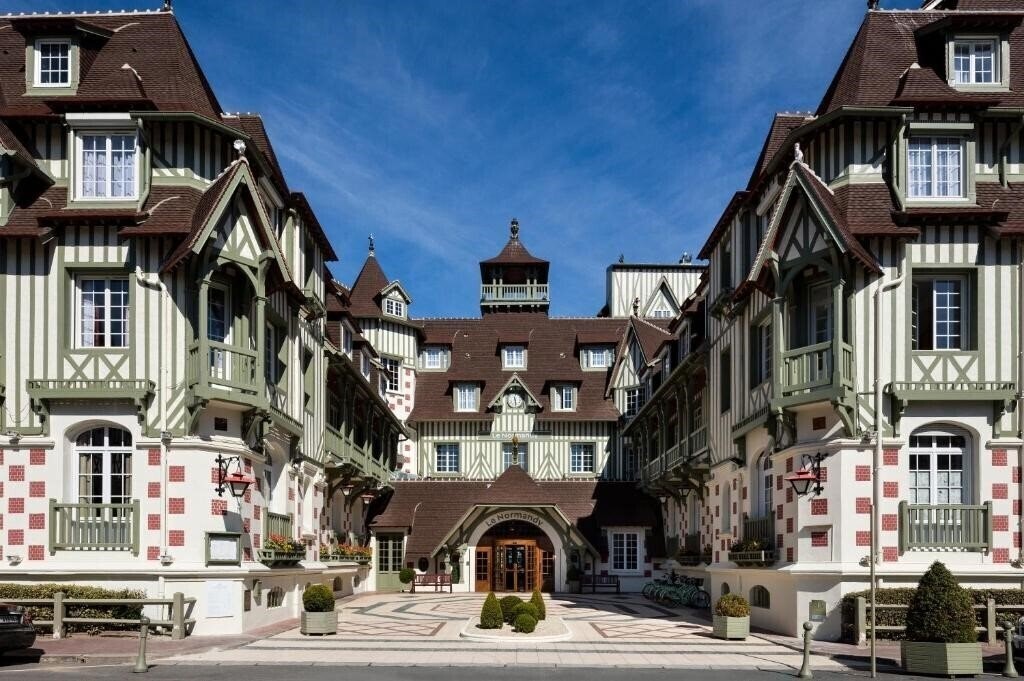 Готель Hotel Barriere Le Normandy 5*