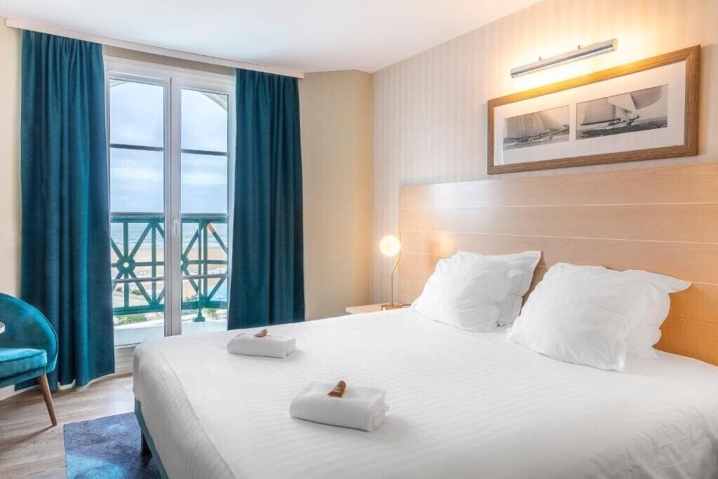 Готель Sowell Hotels Le Beach 4*