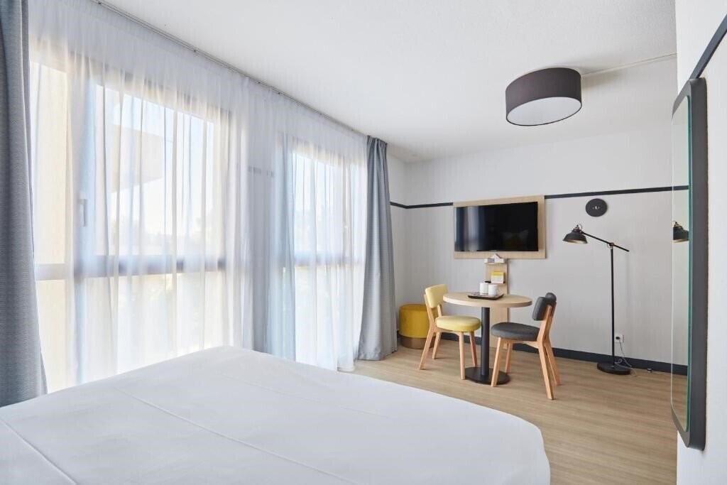 Фотографія Appart Hotel Odalys City Signature Aix en Provence Les Floridianes 4*