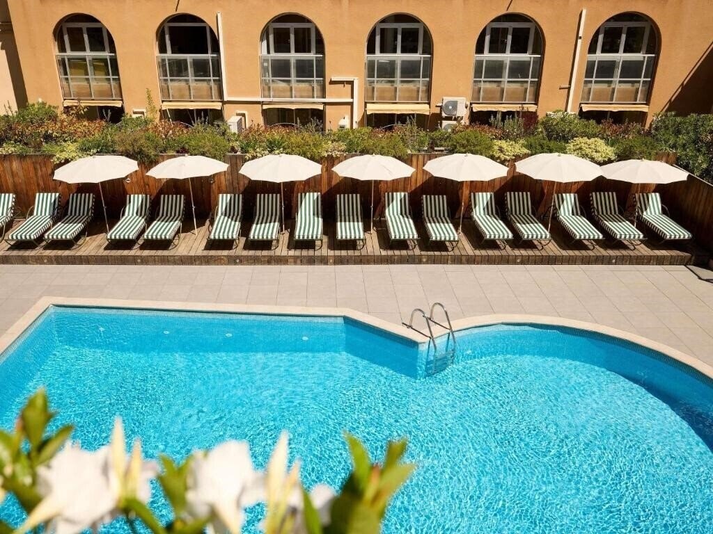 Готель Grand Hotel Roi Rene Aix-En-Provence Centre 4*