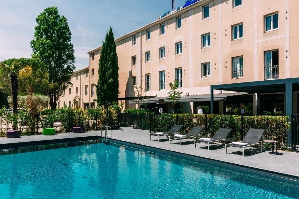 Готель Escale Oceania Aix-En-Provence 3*