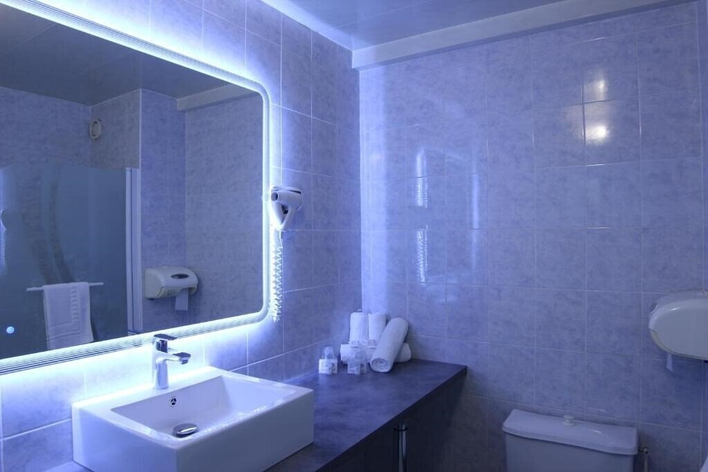 Фото The Originals City, Hotel Villancourt, Grenoble Sud 3*