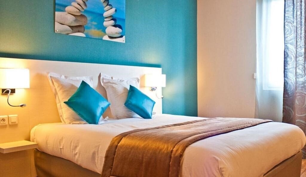 Отель The Originals City, Hotel des Lys, Dreux 3*