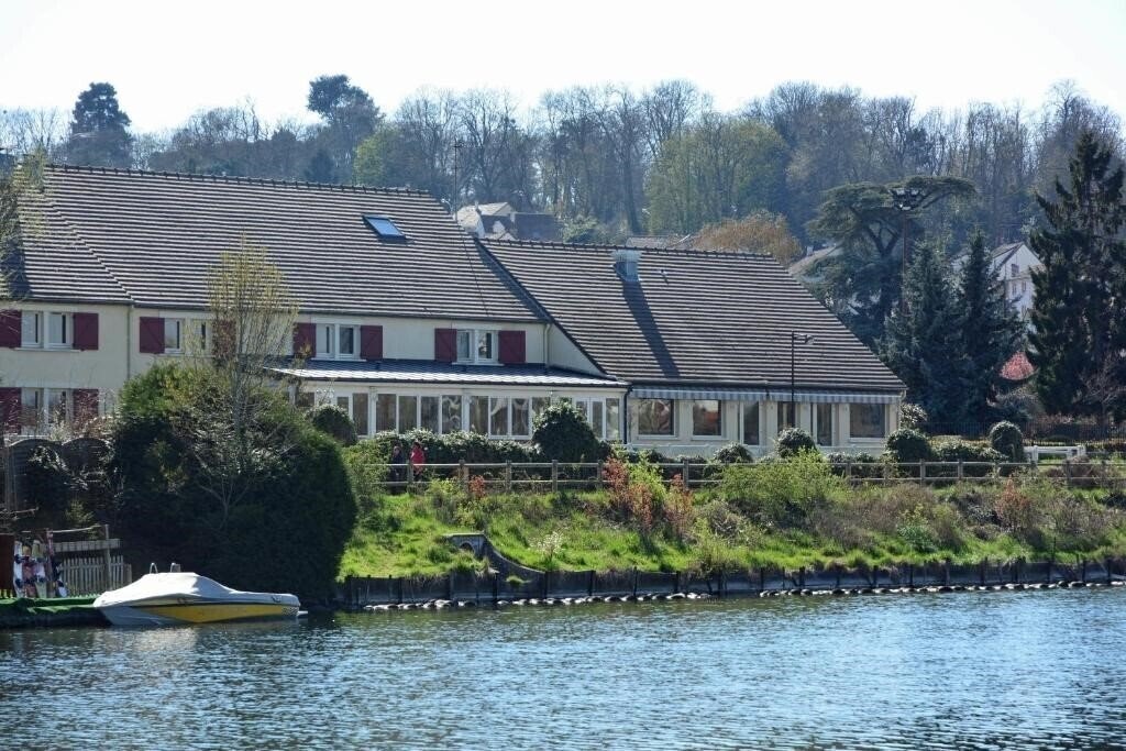 Отель Logis Hotel des Lacs 3*