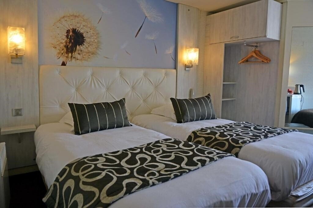 Фото Logis Hotel des Lacs 3*