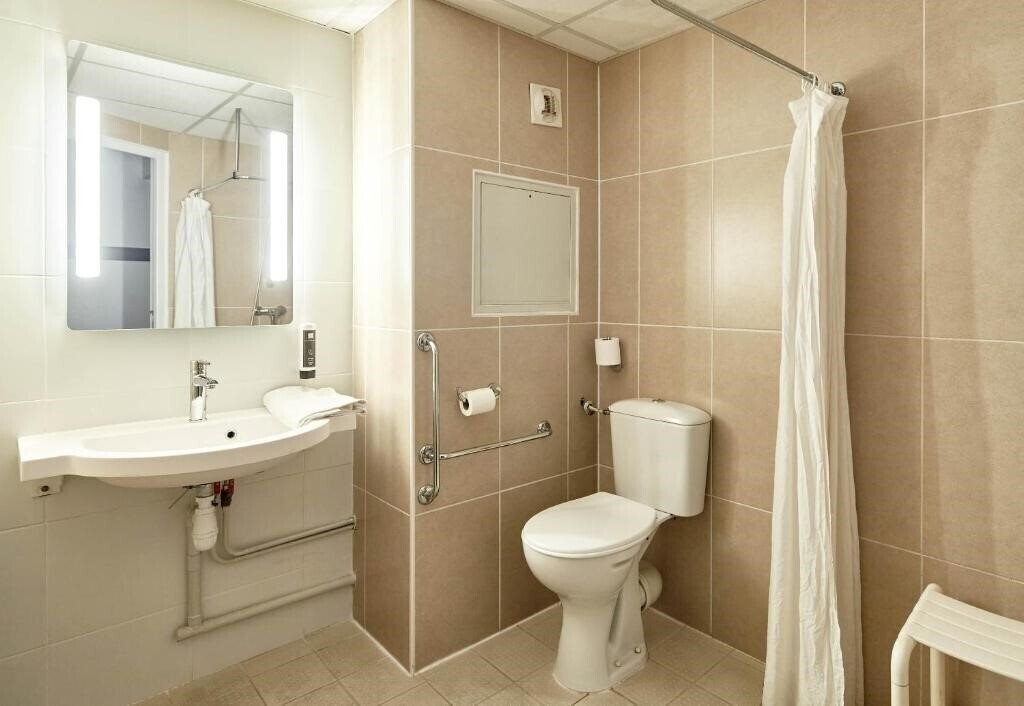 Фотография B&B Hotel Evry Lisses 2 2*