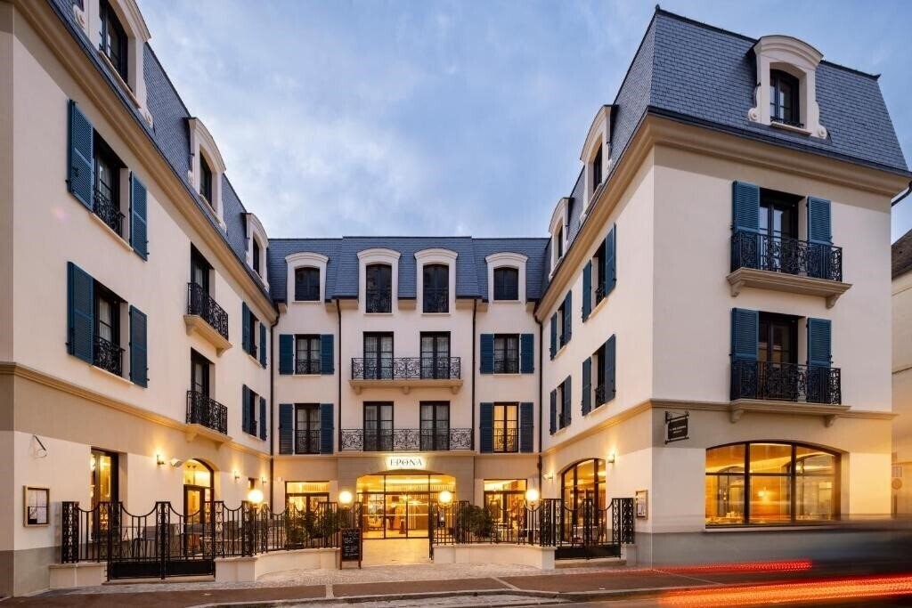 Готель Epona Hotel Sens 4*