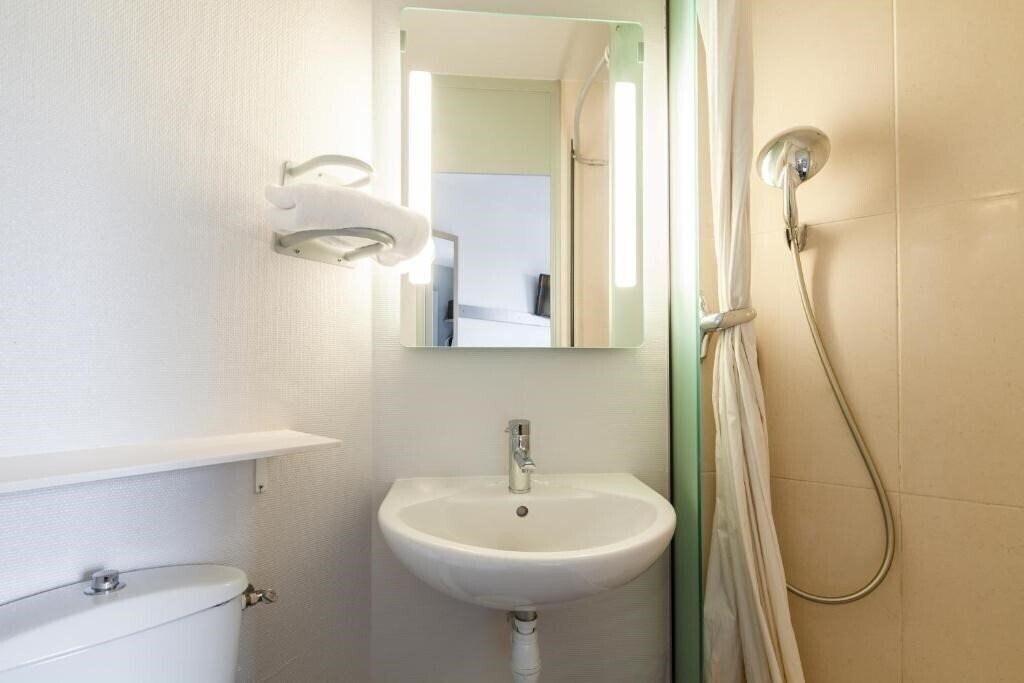 Фотография B&B Hotel Evry Lisses 1 2*