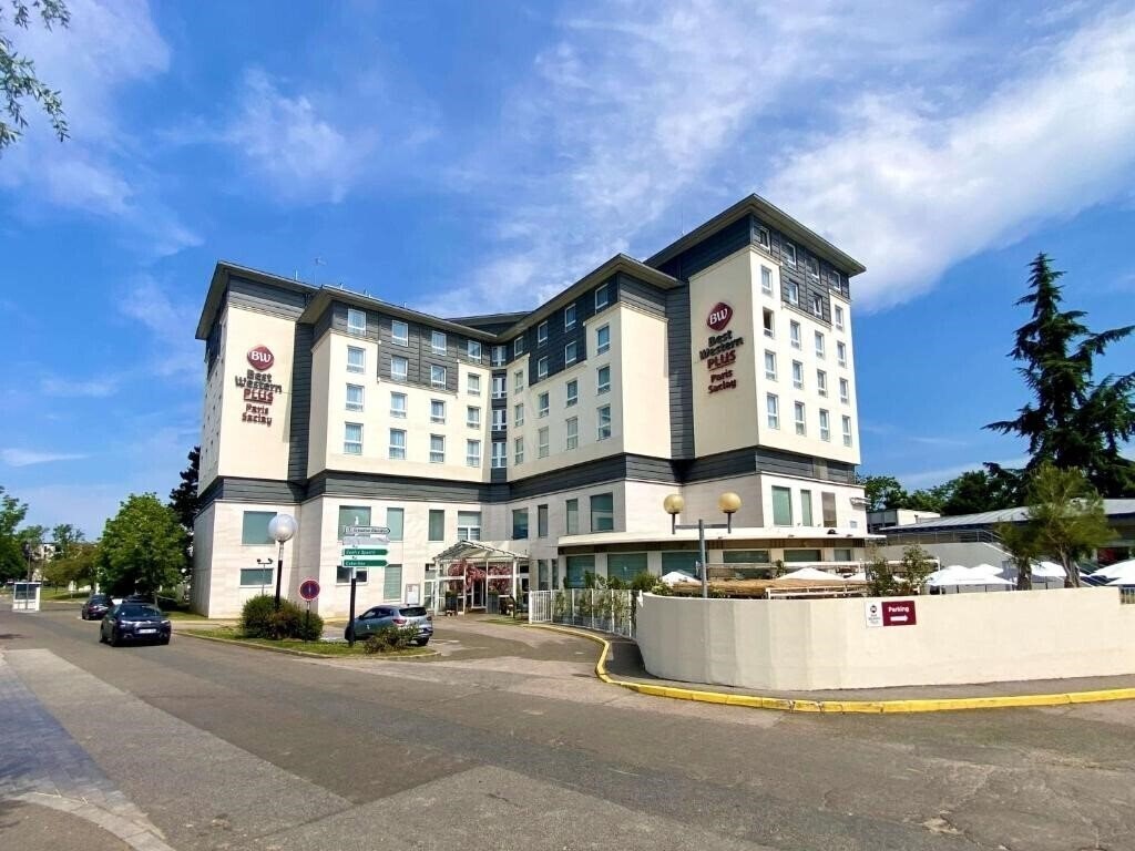 Готель Best Western Plus Paris Saclay 4*