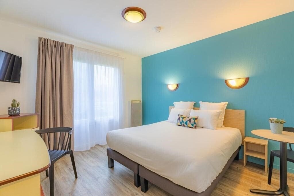 Готель Appart' City Caen 3*