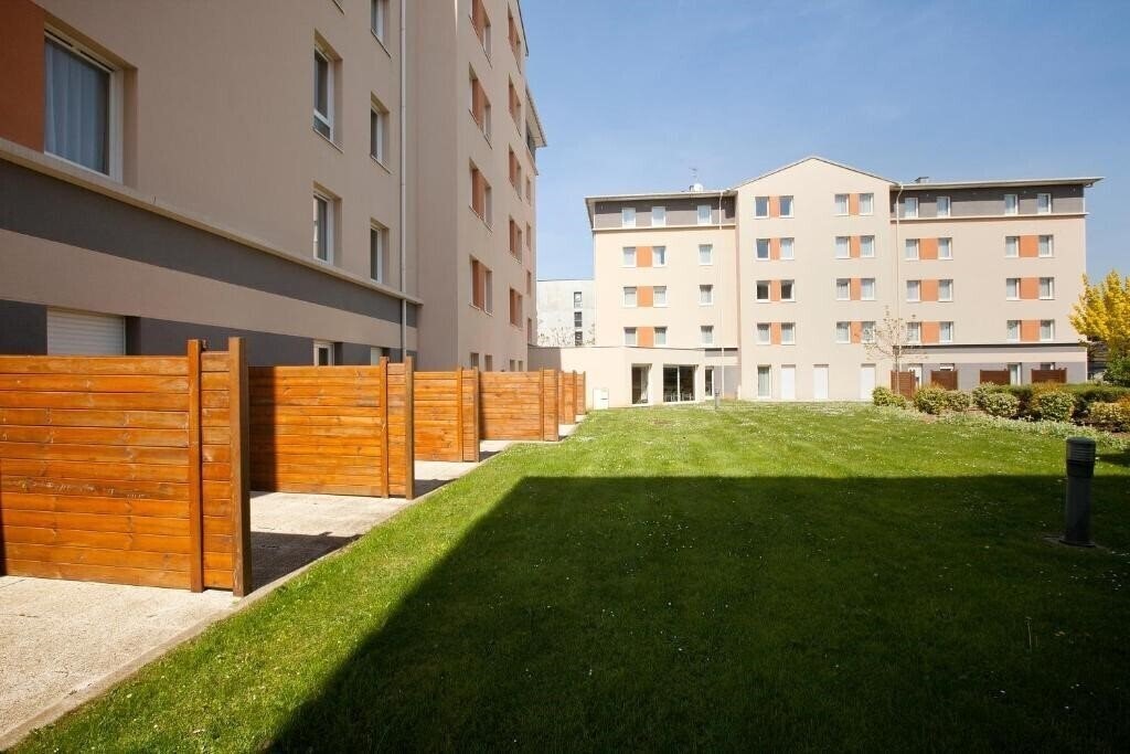 Отель Sejours & Affaires Caen Le Clos Beaumois (ex. Stays & Business Caen Le Clos Beaumois) 2*