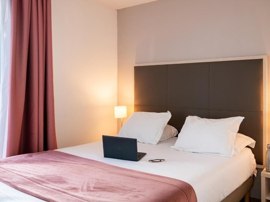 Отель Sejours & Affaires Caen Le Clos Beaumois 2*
