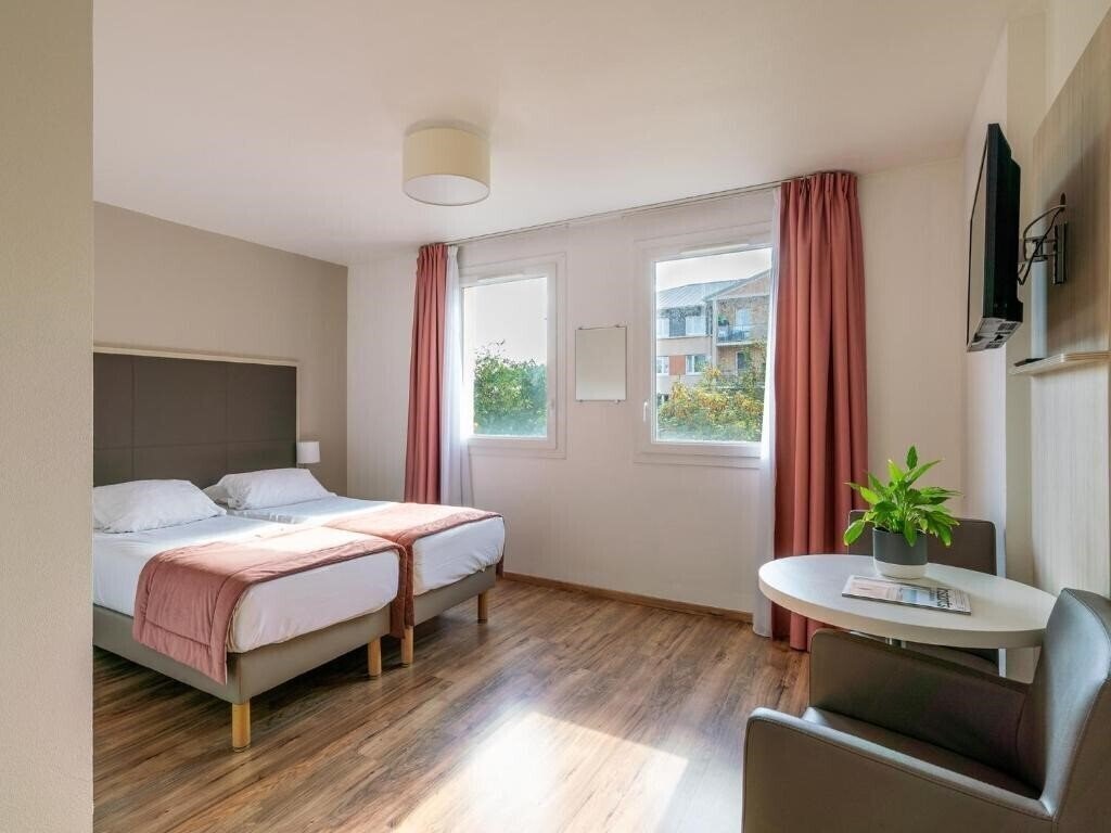 Фото Sejours & Affaires Caen Le Clos Beaumois 2*