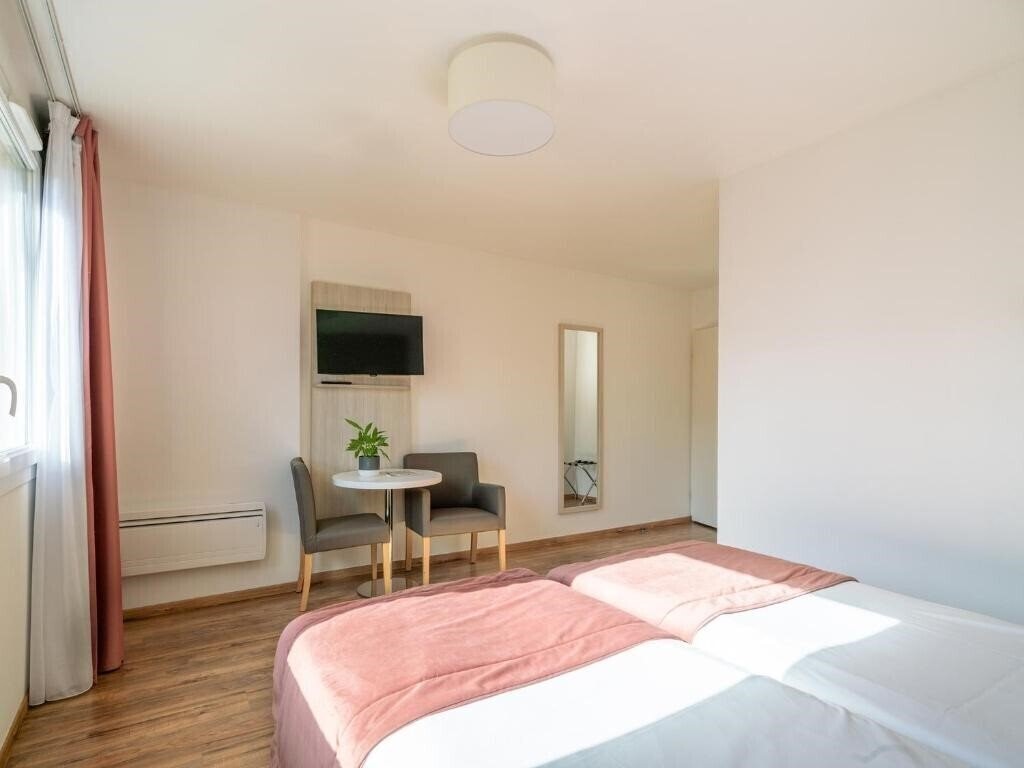 Картинка Sejours & Affaires Caen Le Clos Beaumois 2*