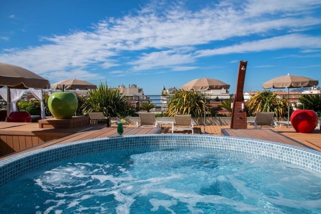 Готель Best Western Premier Le Patio des Artistes 4*