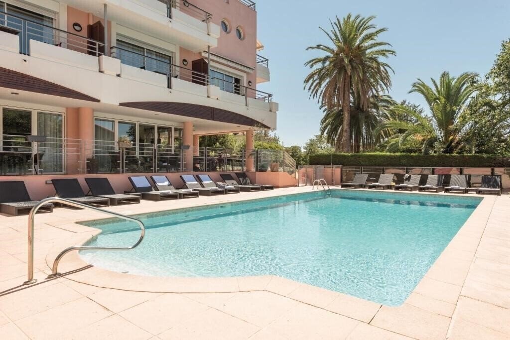 Готель Zenitude Hotel Residences Le Cannet 3*