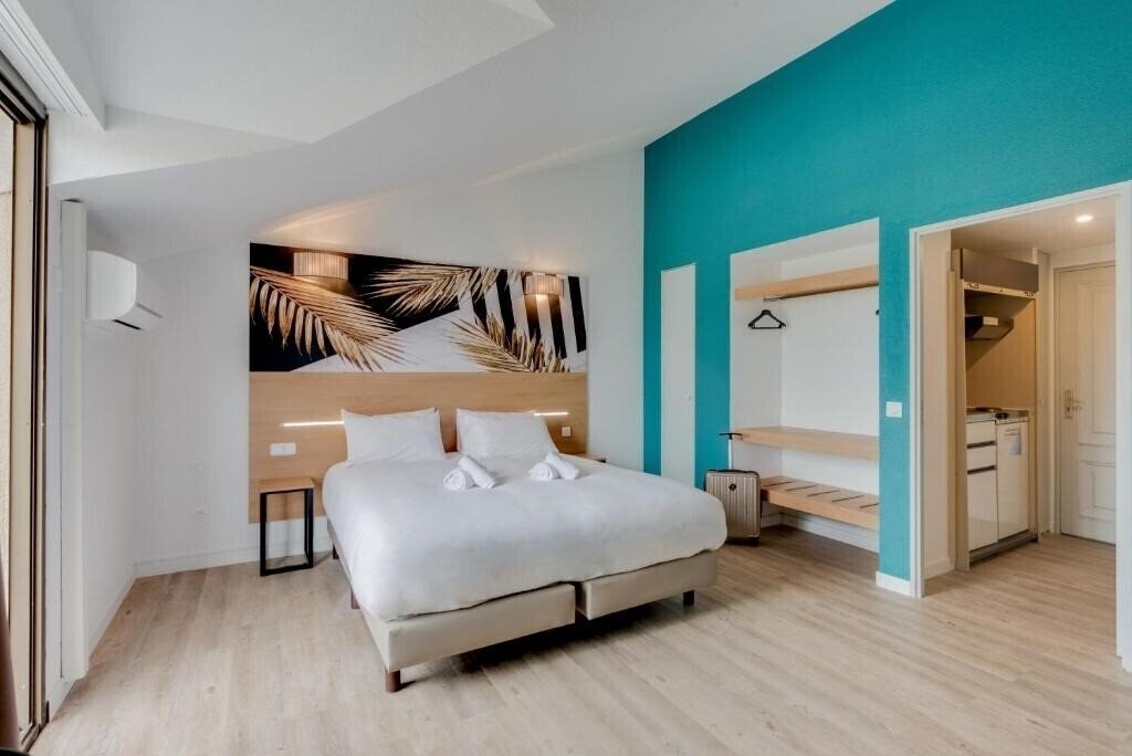 Отель Residhotel Les Coralynes 3*