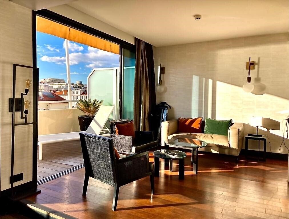 Фото Hotel Cannes Centre Univers 4*