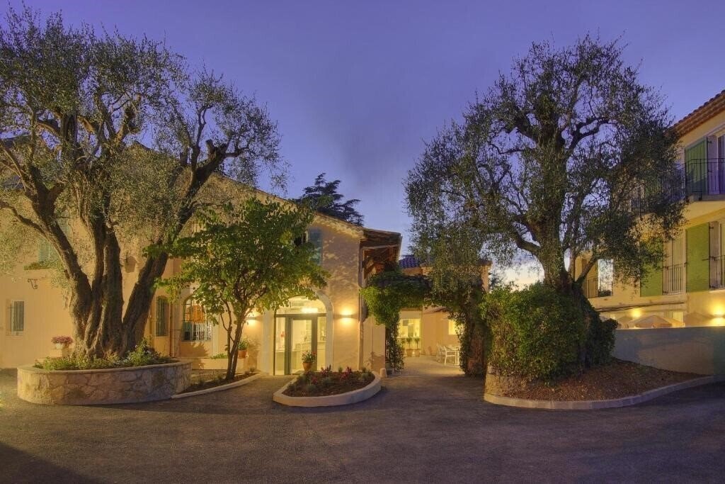 Фото La Bastide De Loliveraie 4*