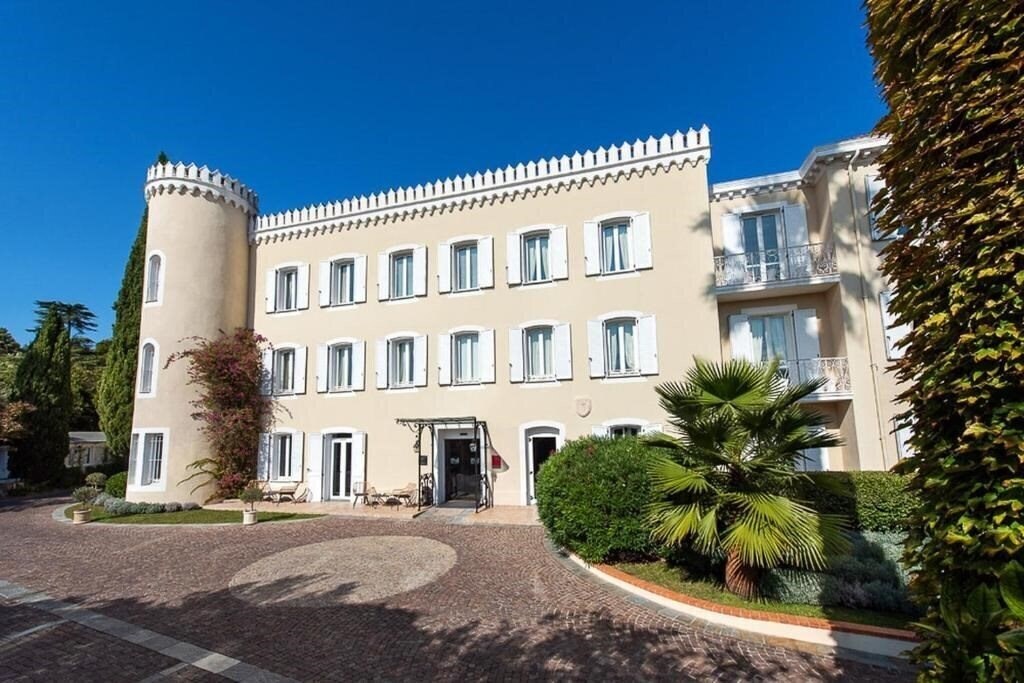 Картинка Chateau De La Tour 4*