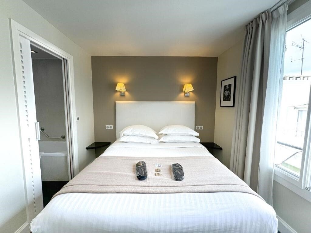 Отель Hotel De Provence 3*