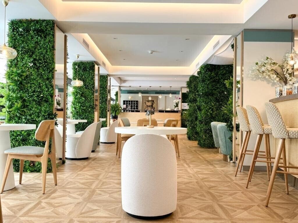 Фотографія Hotel Victoria 4*