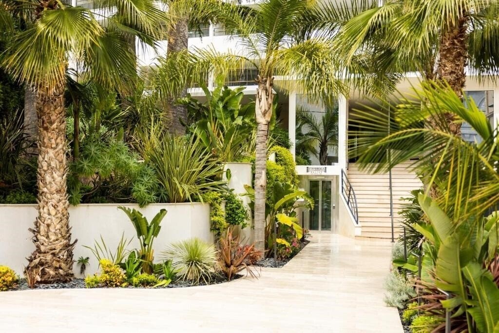 Готель Staybridge Suites Cannes Centre by IHG 4*