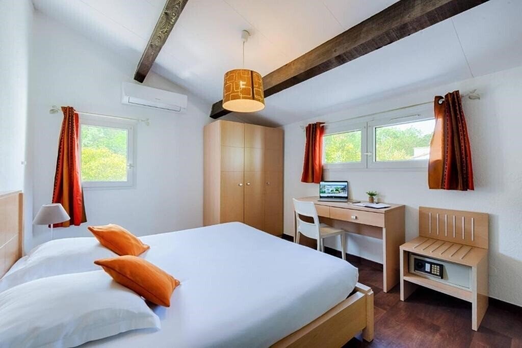 Фото Comfort Aparthotel Mandelieu la Napoule Village 3*