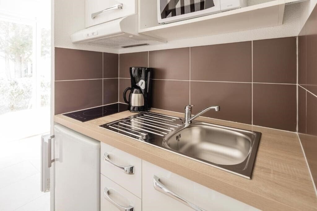 Фотография Comfort Aparthotel Mandelieu la Napoule Village 3*