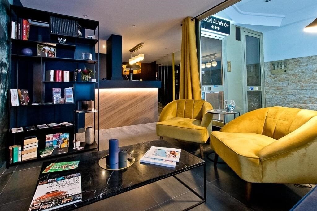 Готель Hotel Athenee 3*