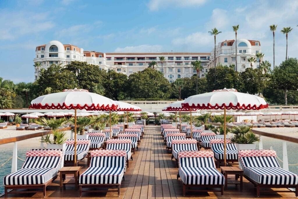 Отель Hotel Barriere Le Majestic 5*