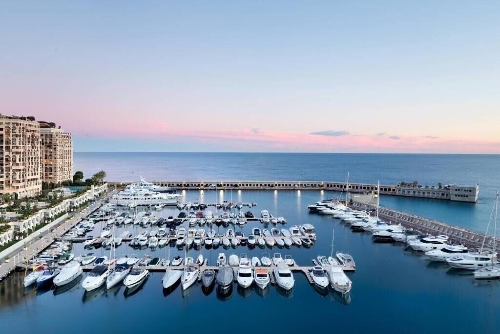 Готель Riviera Marriott Hotel La Porte de Monaco 4*