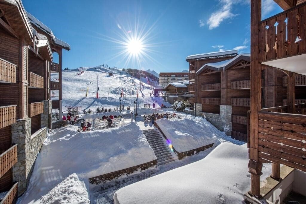 Отель Fahrenheit Seven Courchevel 4*