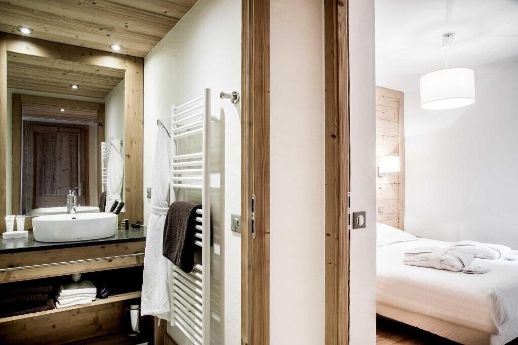 Отель Les Grandes Alpes 4*