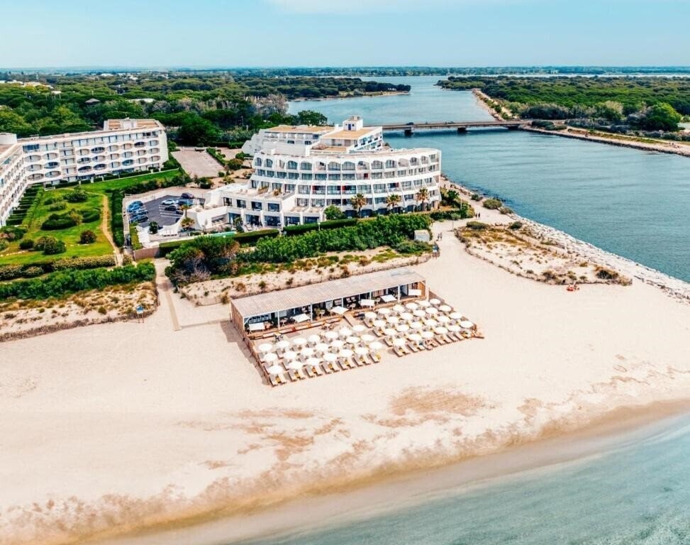 Отель Hotel De La Plage La Grande-Motte 5*
