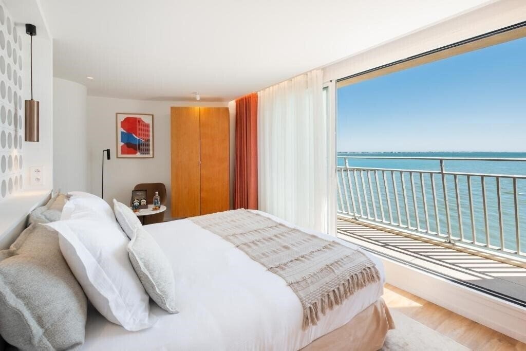 Фото Hotel De La Plage La Grande-Motte 5*
