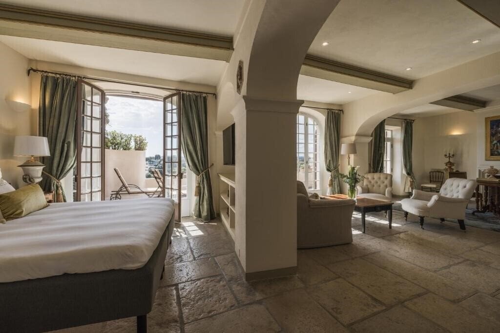 Фото Chateau Le Cagnard (Cagnes-sur-Mer) 4*