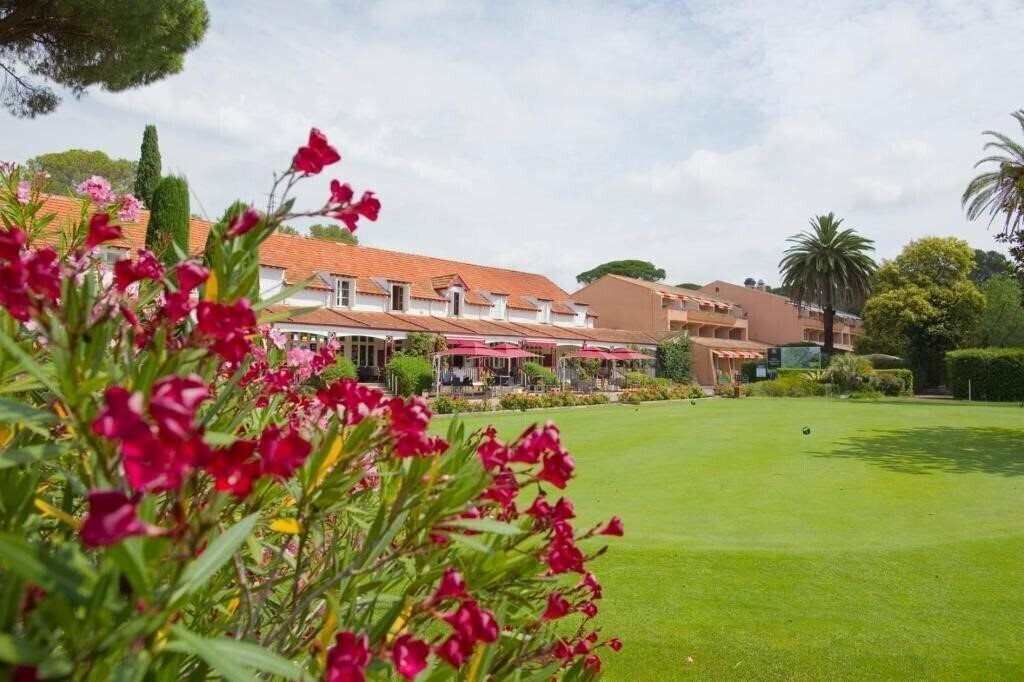 Готель Golf Hotel de Valescure & SPA Nuxe 4*