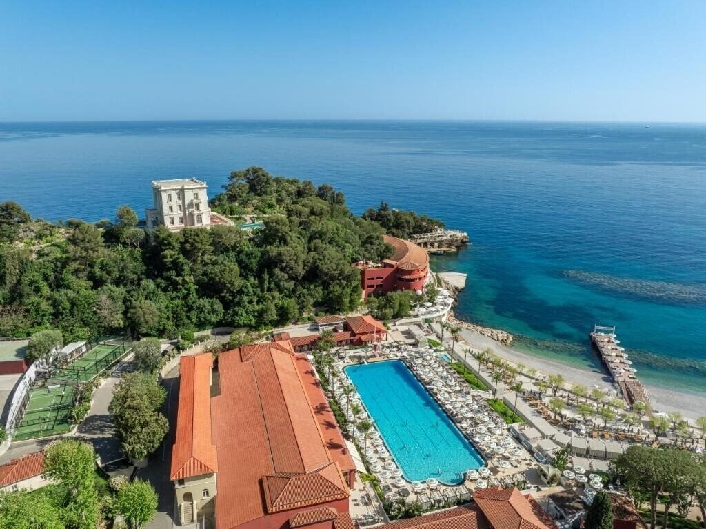 Готель Monte Carlo Beach 5*